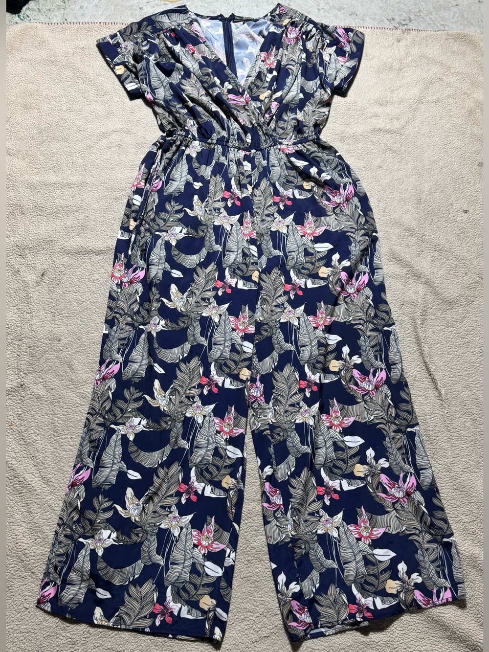 America & Beyond Jumpsuit Womens Medium Floral Short Sleeve V Neck Wide Leg Slit